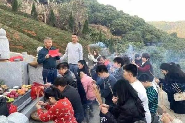 平时上坟可以动土吗