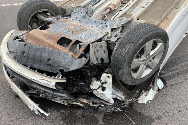 梦见老公开车翻车了人没事